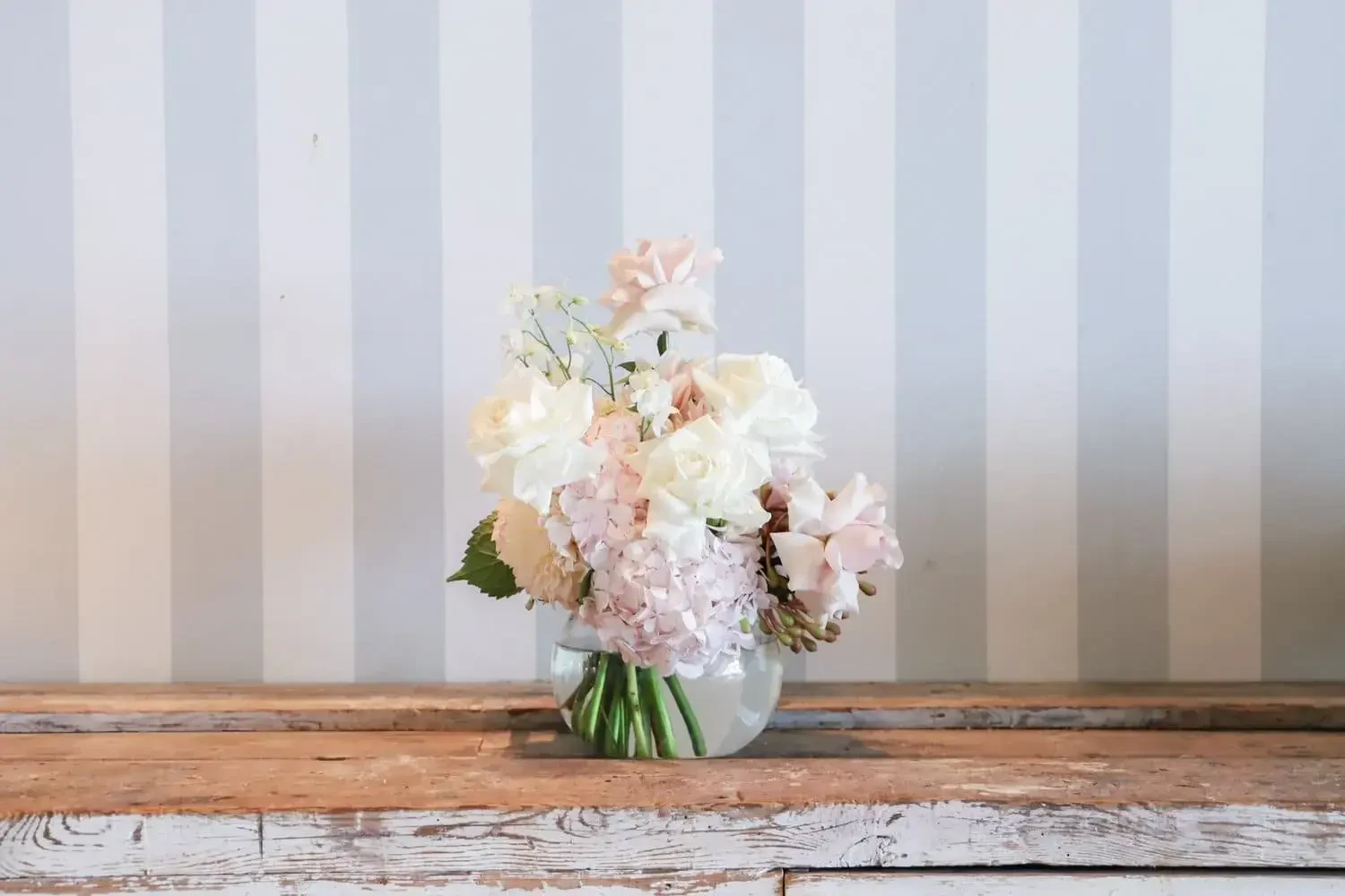 MEDIUM FLORAL CENTREPIECE